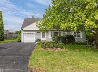 317 Vanida Dr, Camillus, NY 13031