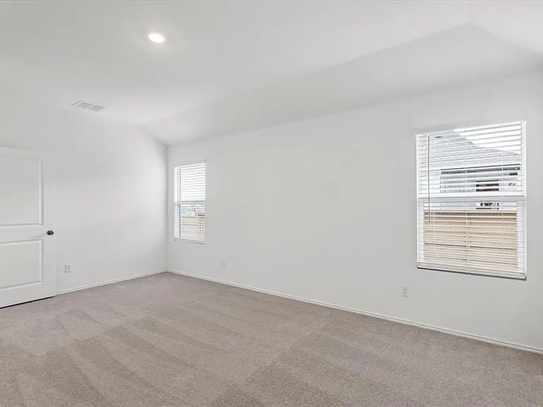 104 Donnington Dr — Photo 23