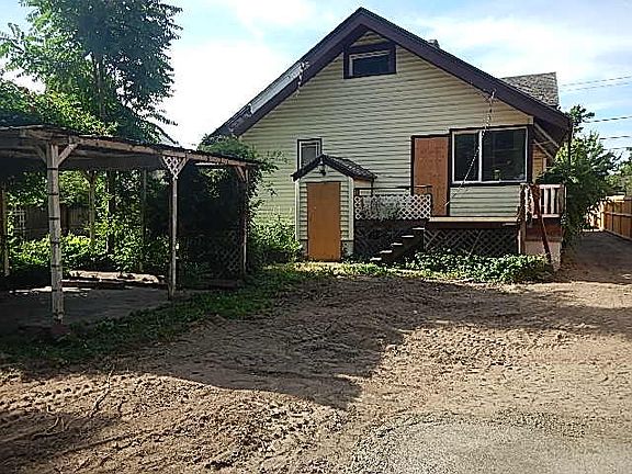 5th image of 609 Pleasant St #1