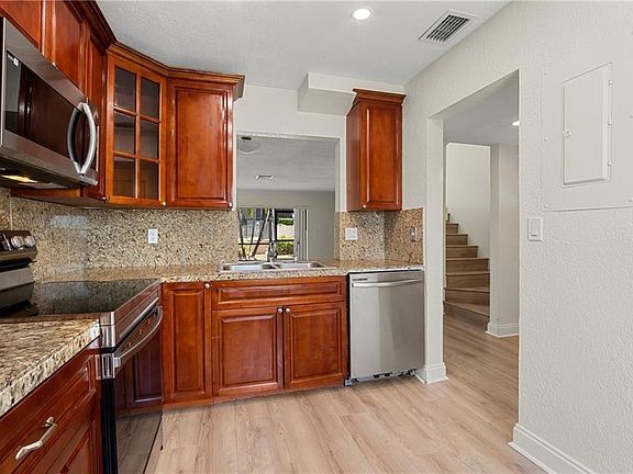 2nd image of 1700 NW 4th Avenue