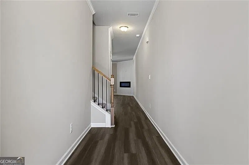 4 bed, 2.5 bath, 2073 sqft, $2,100 — Photo 2