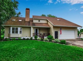 5750 Stone Rd, Lockport, NY 14094