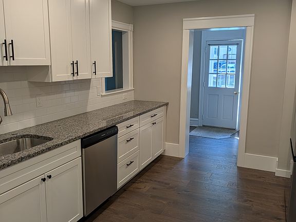4th image of 214 E Broad St