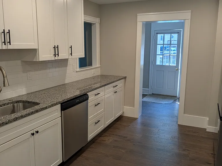 214 E Broad St — Photo 4