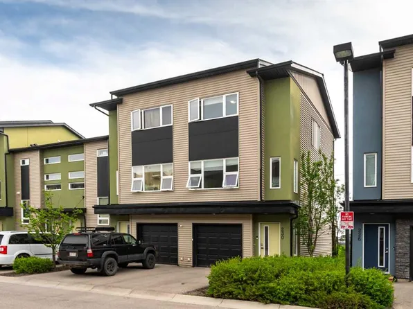 230 W Covecreek Cir NE, Calgary, AB T3K 0W6