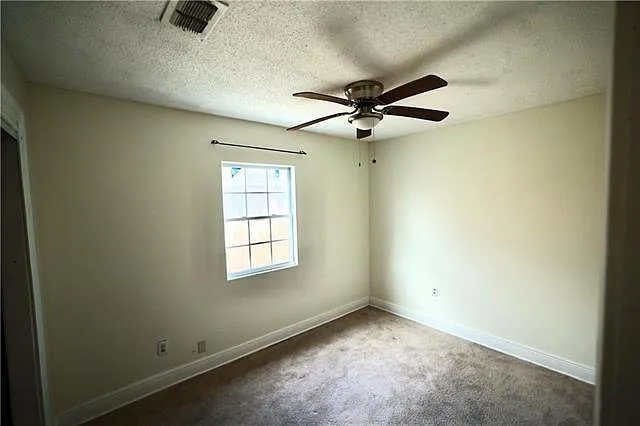 4 bed, 2.0 bath, 1435 sqft, $2,000 — Photo 4