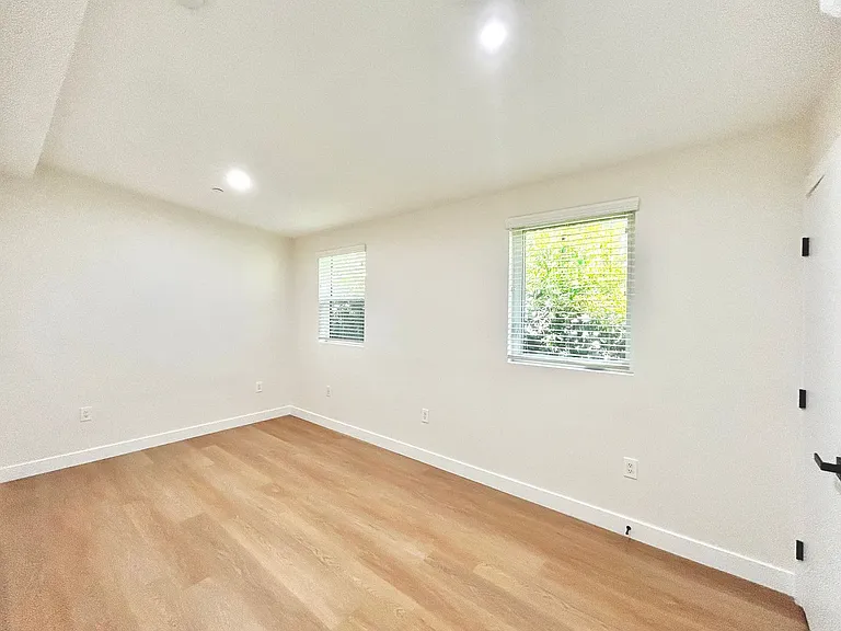 1917 Santa Ynez St — Photo 28