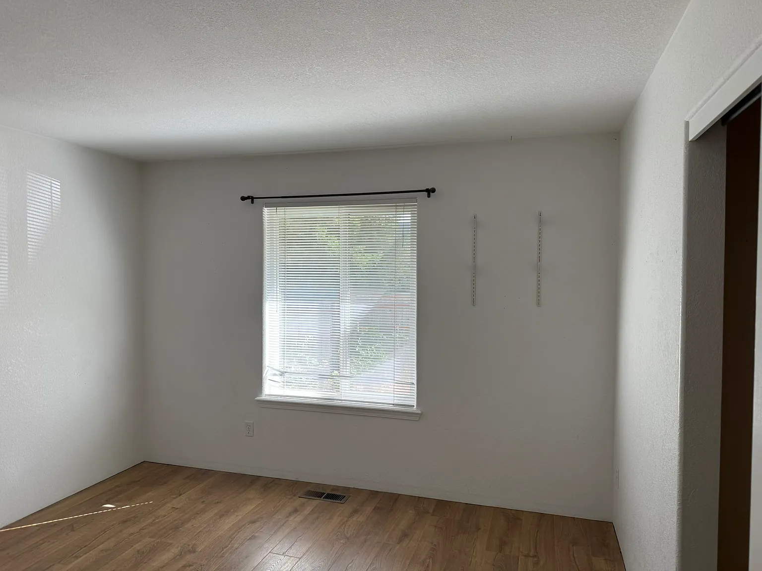 4 bed, 2.5 bath, 2007 sqft, $2,450 — Photo 4