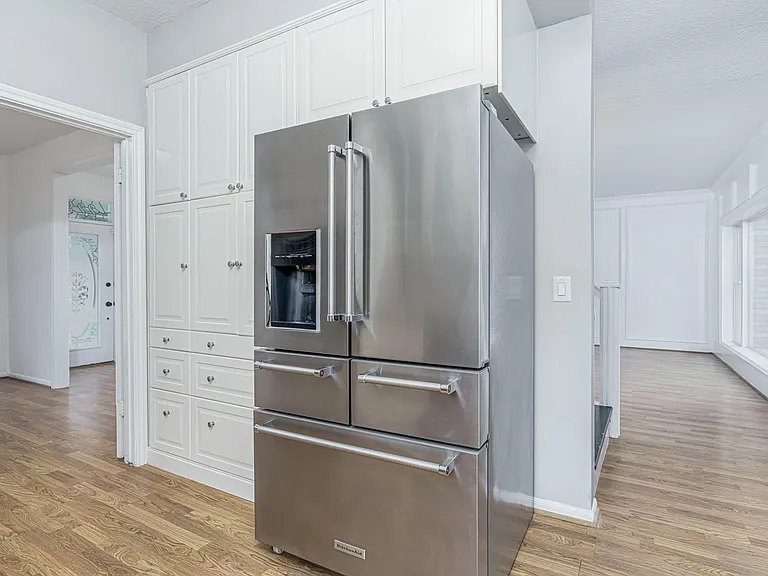 2287 Woodland Springs St — Photo 3