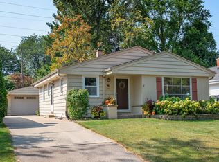 1751 N 119th St, Wauwatosa, WI 53226