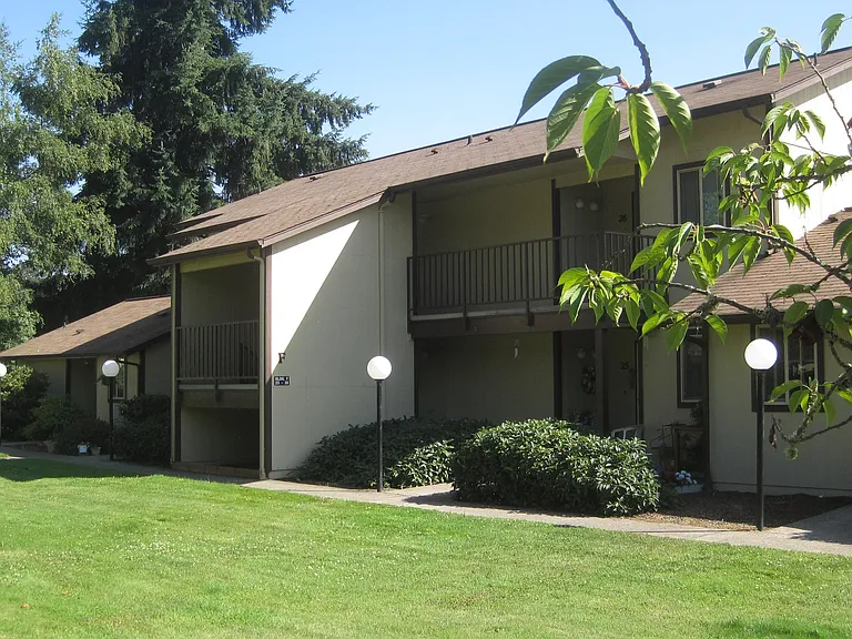 900 N Douglas St — Photo 3