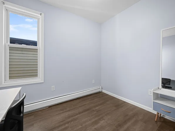 83 Hobart Avenue image 8 of 12