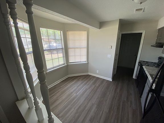 4th image of 3321 Chesapeake Cir