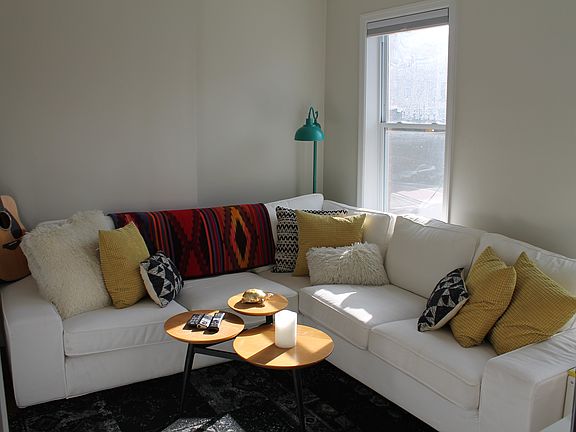 5th image of 184 Christopher Columbus Dr #2