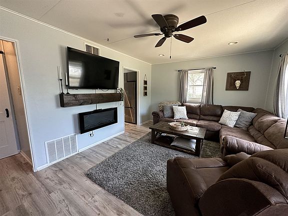 2nd image of 325 W Taft St
