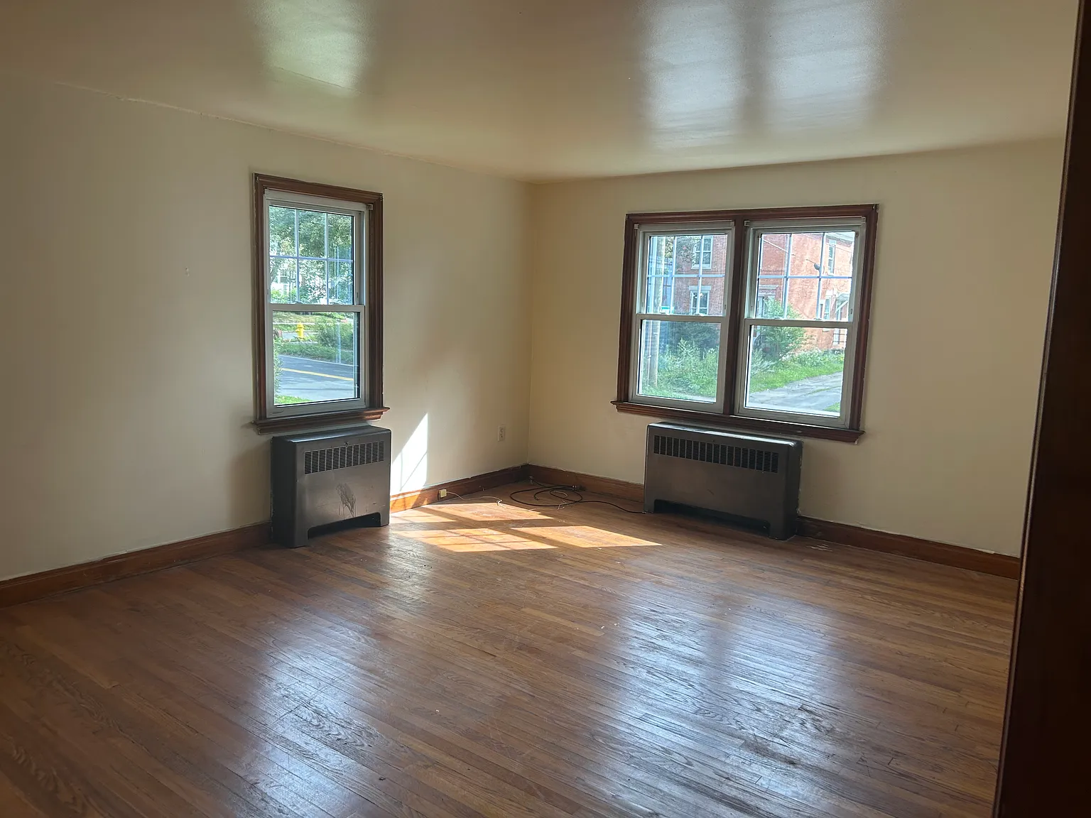 3 bed, 1.5 bath, 1800 sqft, $2,500 — Photo 3