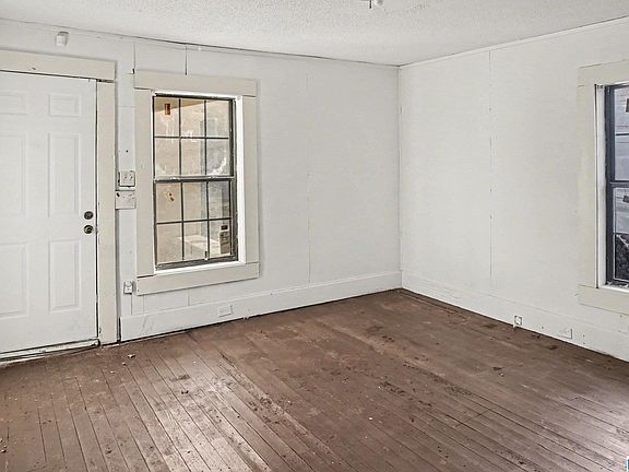 3rd image of 212 56th St