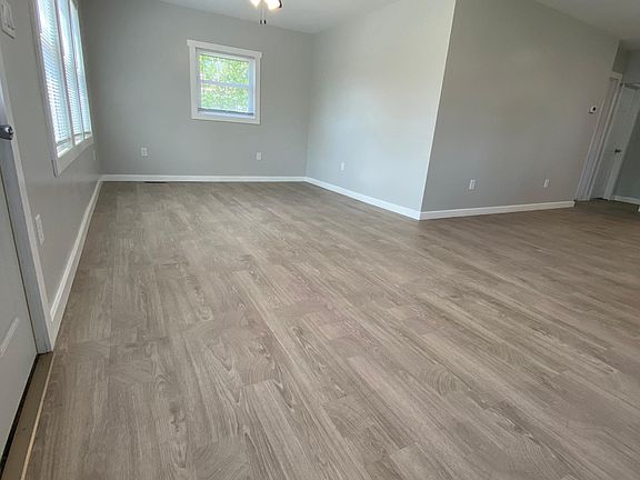 2nd image of 504 E Tomlinson St