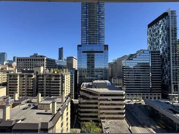 280 Dundas St W, Toronto, ON