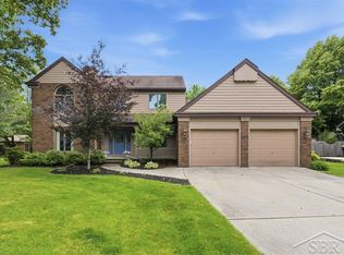 6102 Oak Meadows Ct, Midland, MI 48640