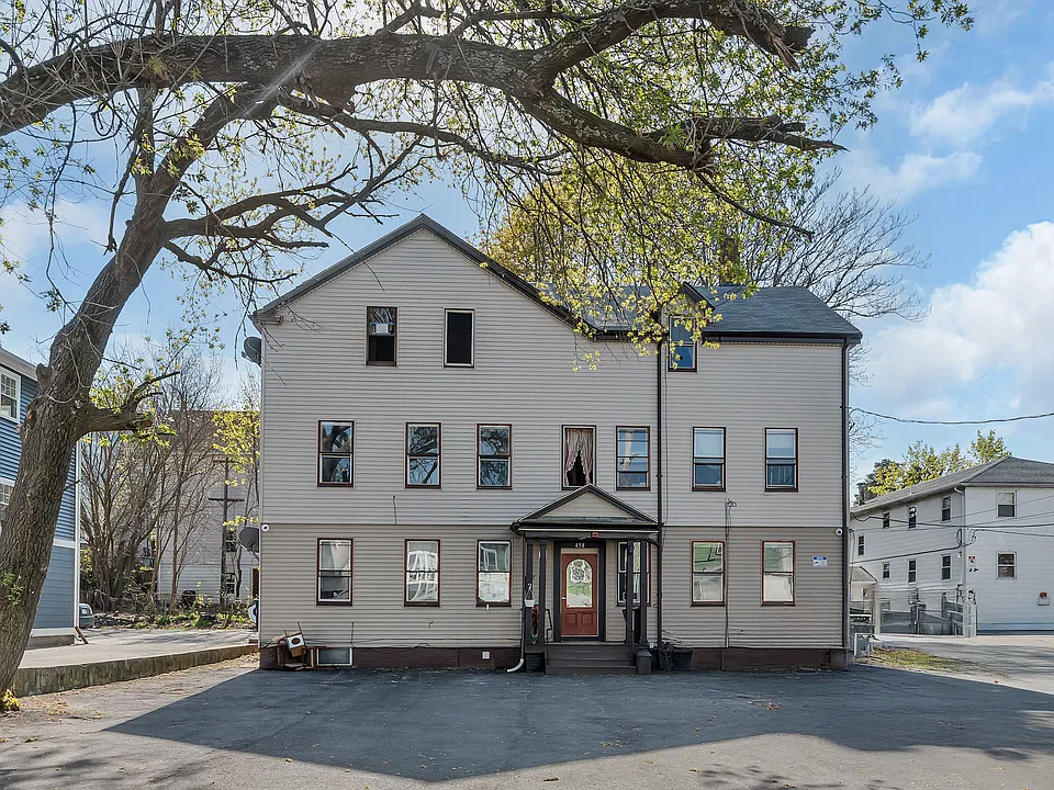 458 High St #1L