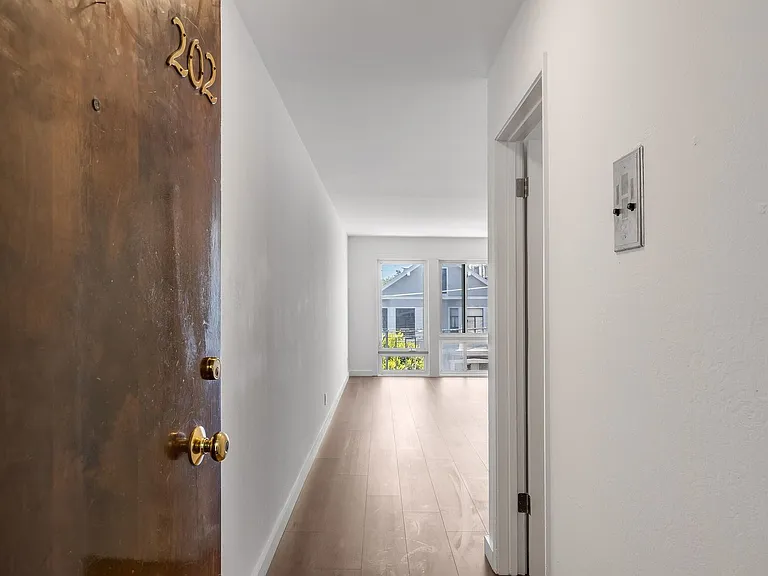 420 7th Avenue — Photo 6
