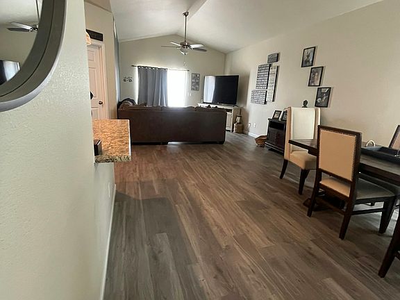 Entrance / dining area