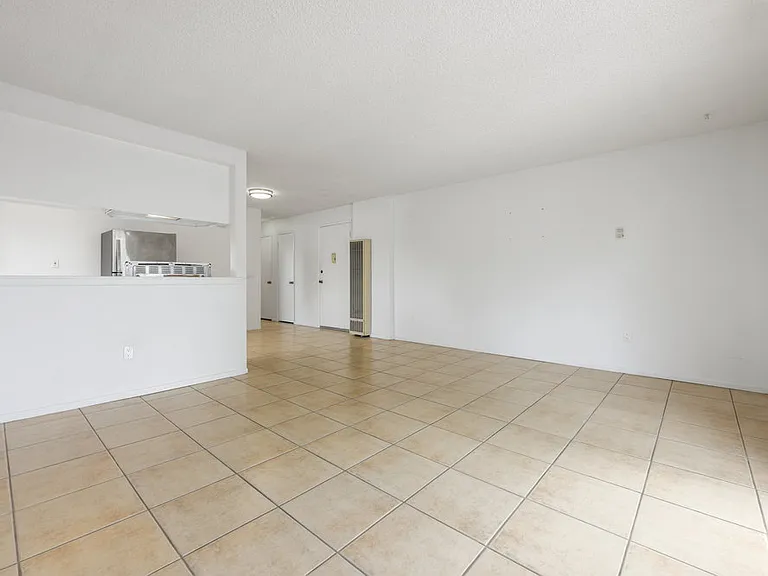 380 Plymouth Apartments — Photo 6