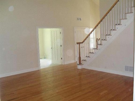 4th image of 1215 Bryant Ave