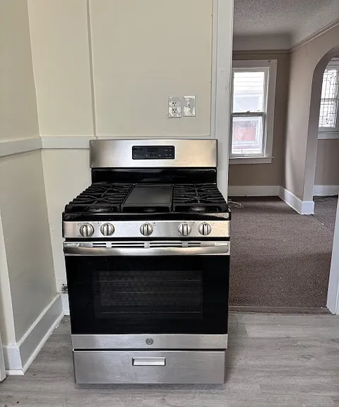 2285 Cortland St — Photo 15