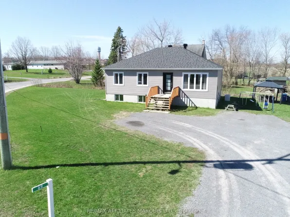 69 Saint Polycarp St, North Stormont, ON K0C 1W0