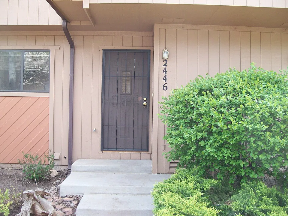 2446 N Earle Dr