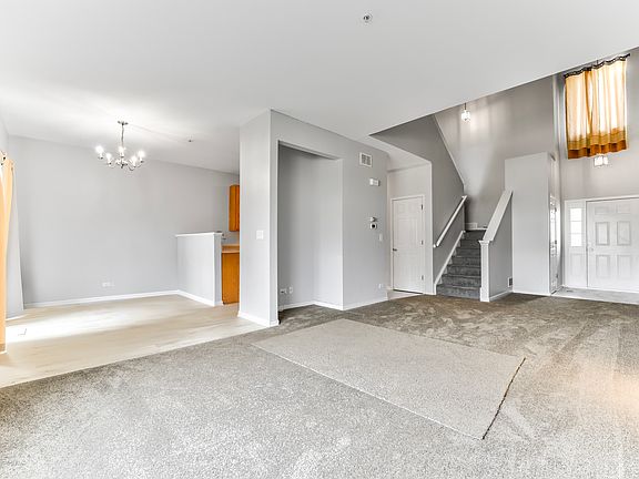 3rd image of 958 Creekside Ct