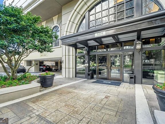 2nd image of 3334 Peachtree Rd NE APT 1208