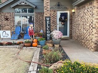 906 Terry Ave, Sundown, TX 79372