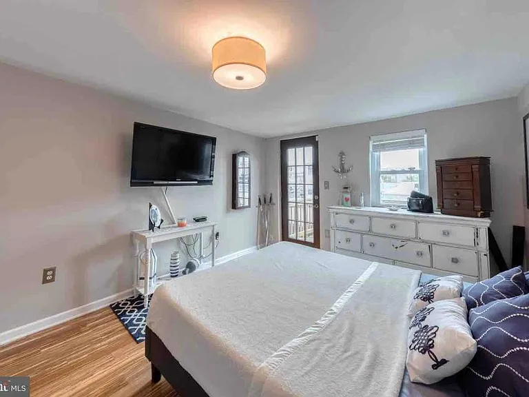 912 S Conkling St — Photo 14