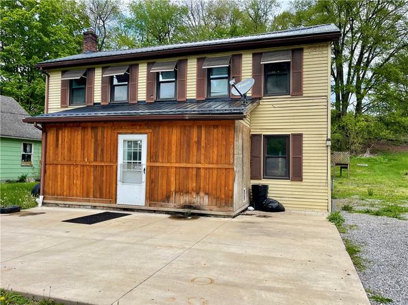 1018 Portersville Rd, Ellwood City, PA 16117