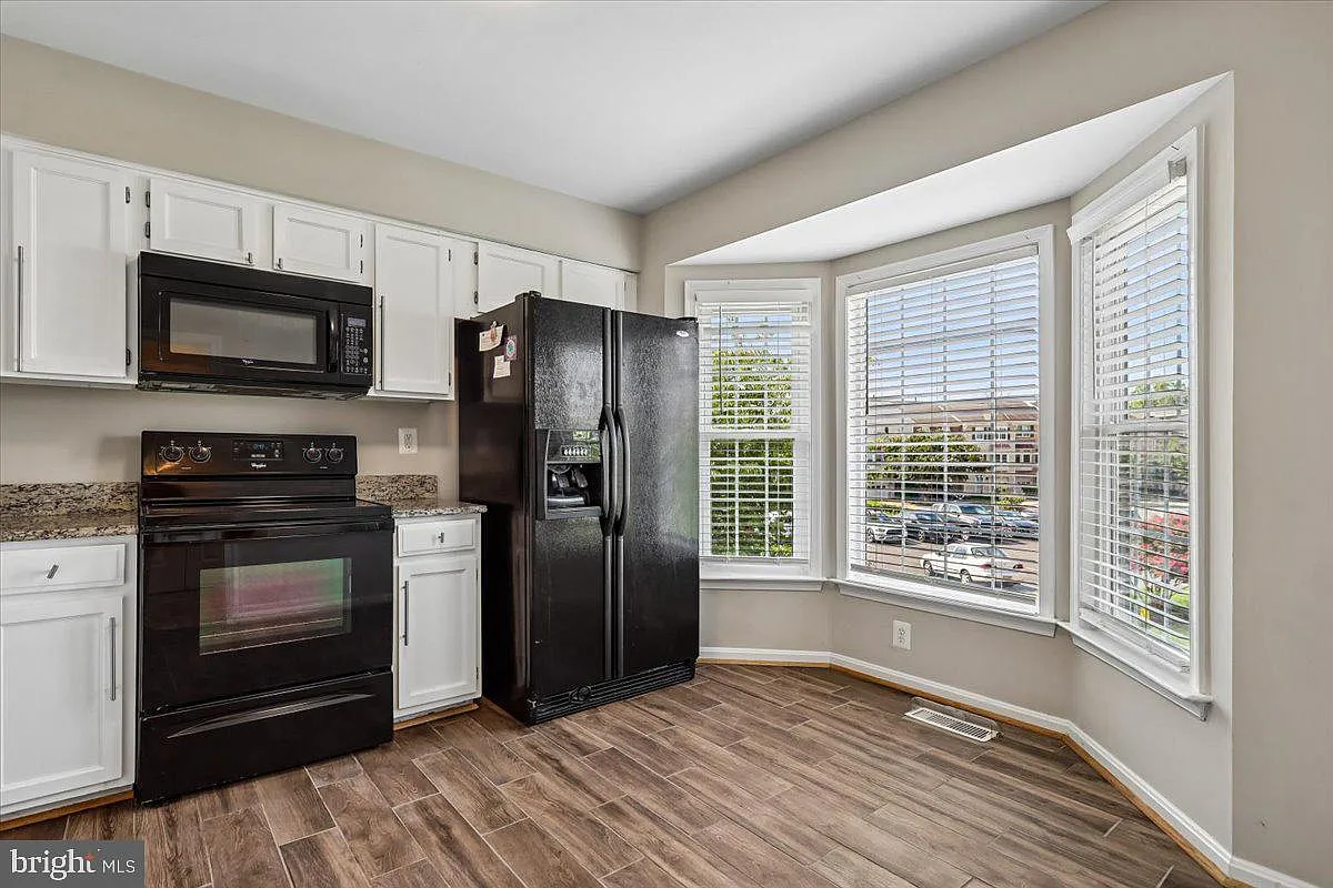 3 bed, 4.0 bath, 1782 sqft, $2,850 — Photo 4