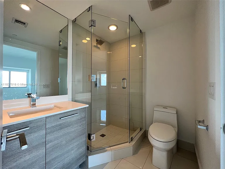 653 NE 32nd St — Photo 12
