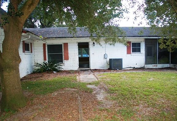 3rd image of 2751 NE 56th St