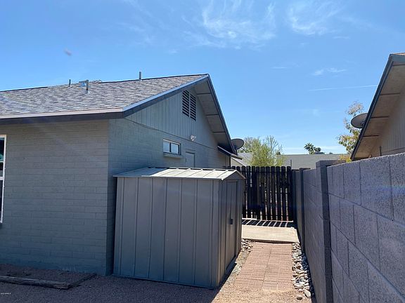 3rd image of 2540 E Carmel Ave
