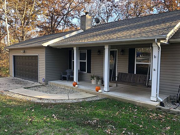 3rd image of 828 South Ct