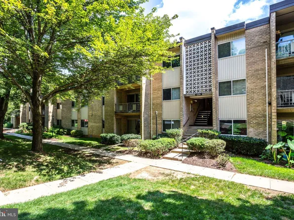 12203 Academy Way APT 13, Rockville, MD 20852