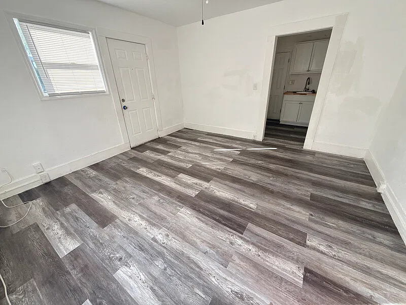 1425 14th St W — Photo 3