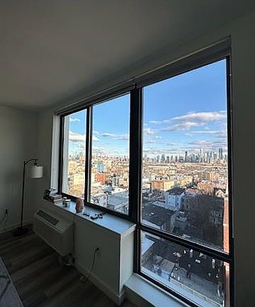 5th image of 55 Jordan Ave APT 904
