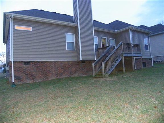 5th image of 212 E Winterberry Trl