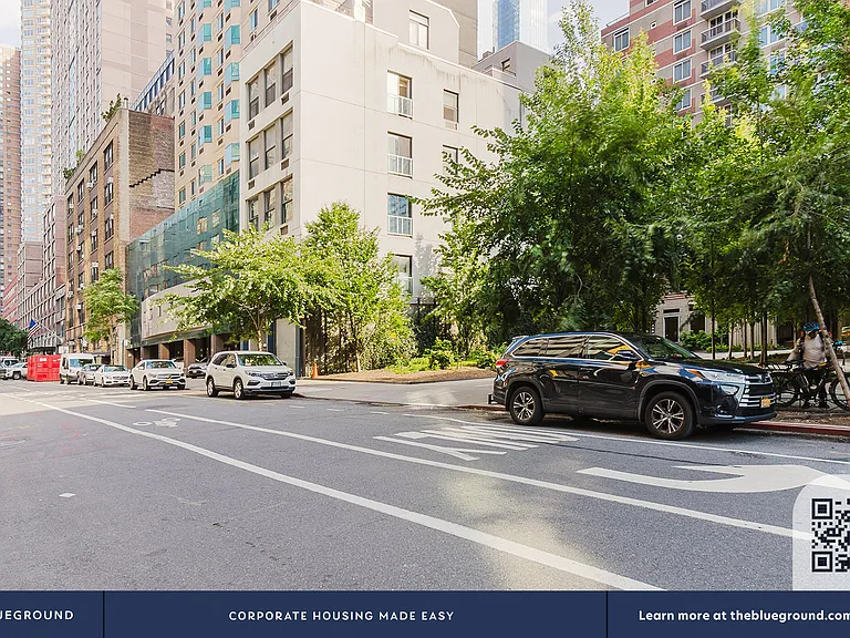 572 11th Ave #8T — Photo 20