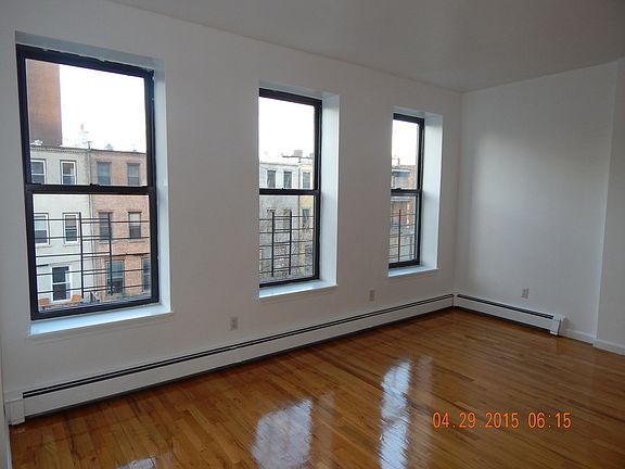 4th image of 247 W 131st St