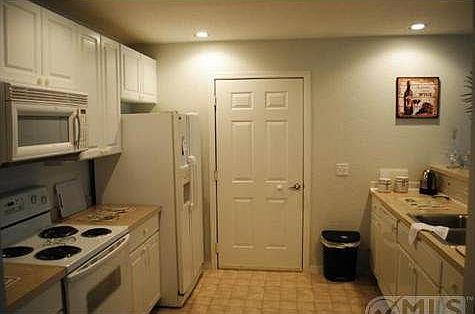 3rd image of 1760 N Dovetail Dr #A
