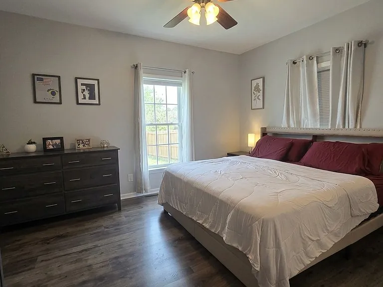 402 Gloucester Ave — Photo 8